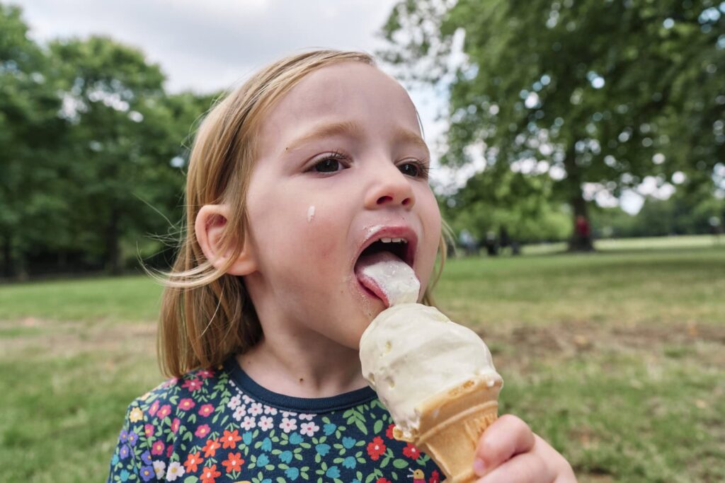 Eating ice cream at a documentary family photo session in a London park.